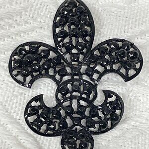 VINTAGE SIGNED LISNER BLACK ENAMEL COATED METAL FLEUR DE LIS LARGE BROOCH PIN EU